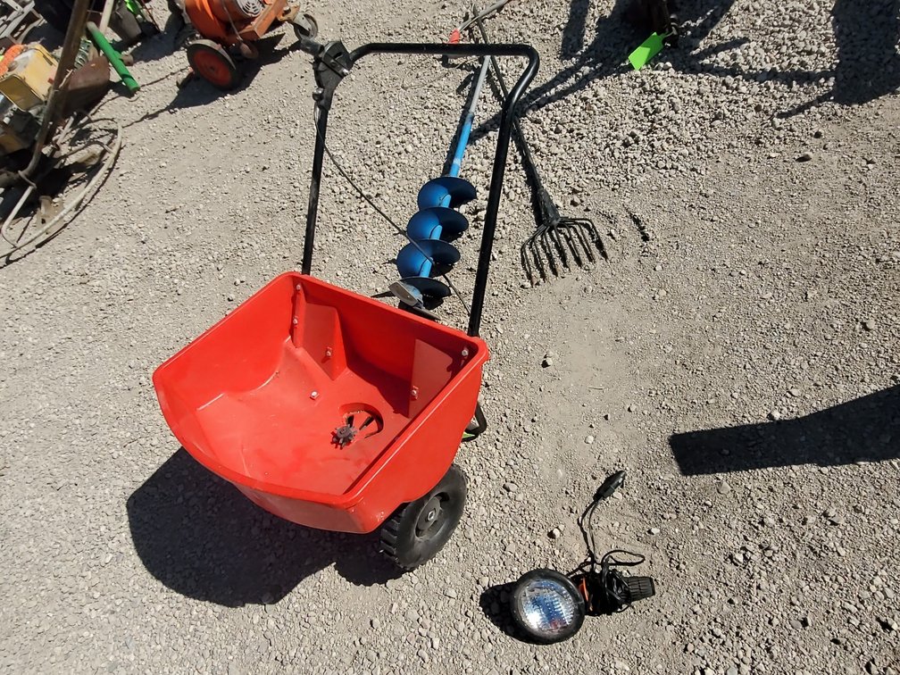 Yard spreader & light