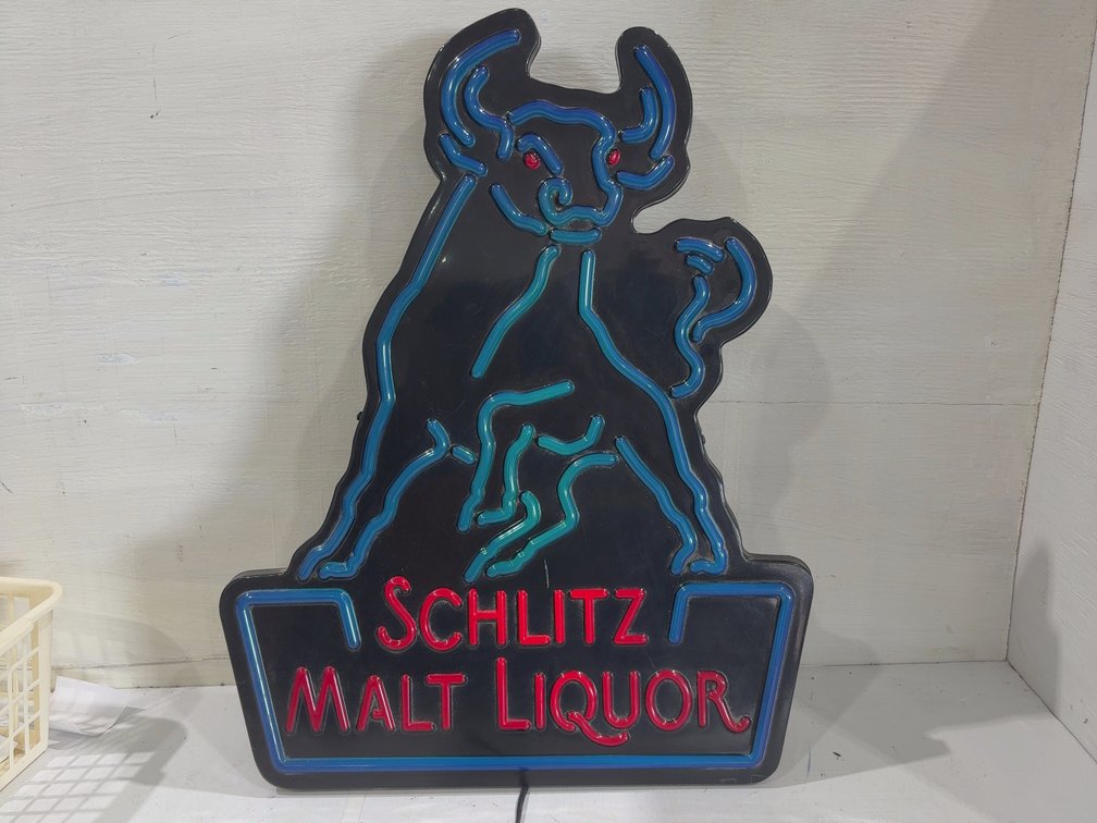 Light Schlitz sign
