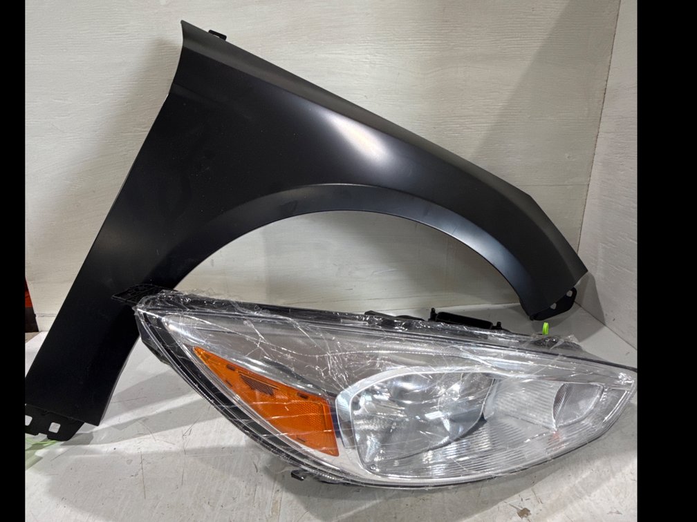 Ford Focus Metal fender, and light
