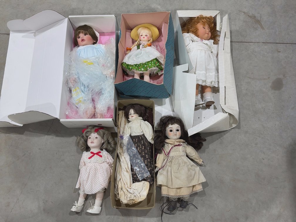 6 Dolls