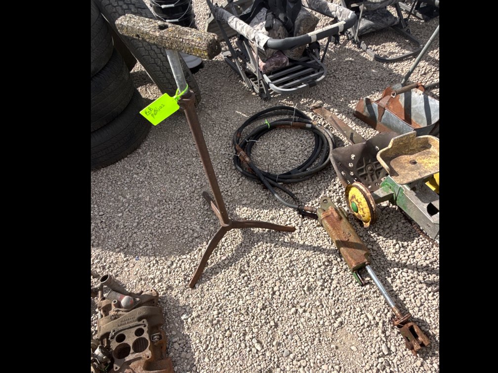 Hydraulic lift cylinder, vintage stand