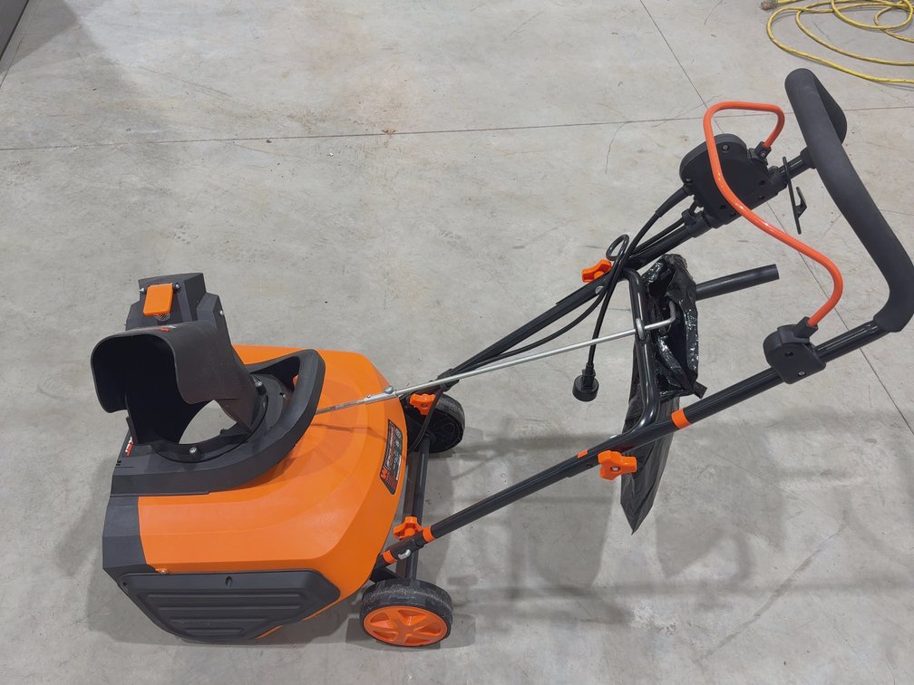 Electric snow blaster/thrower