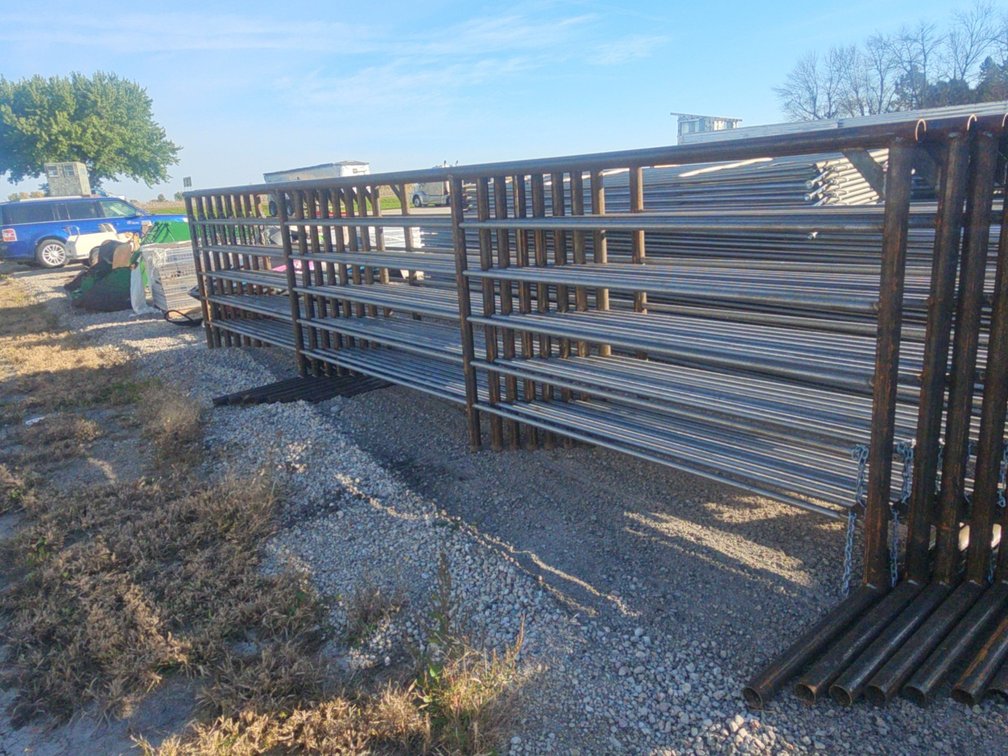 4- 20' freestanding panels