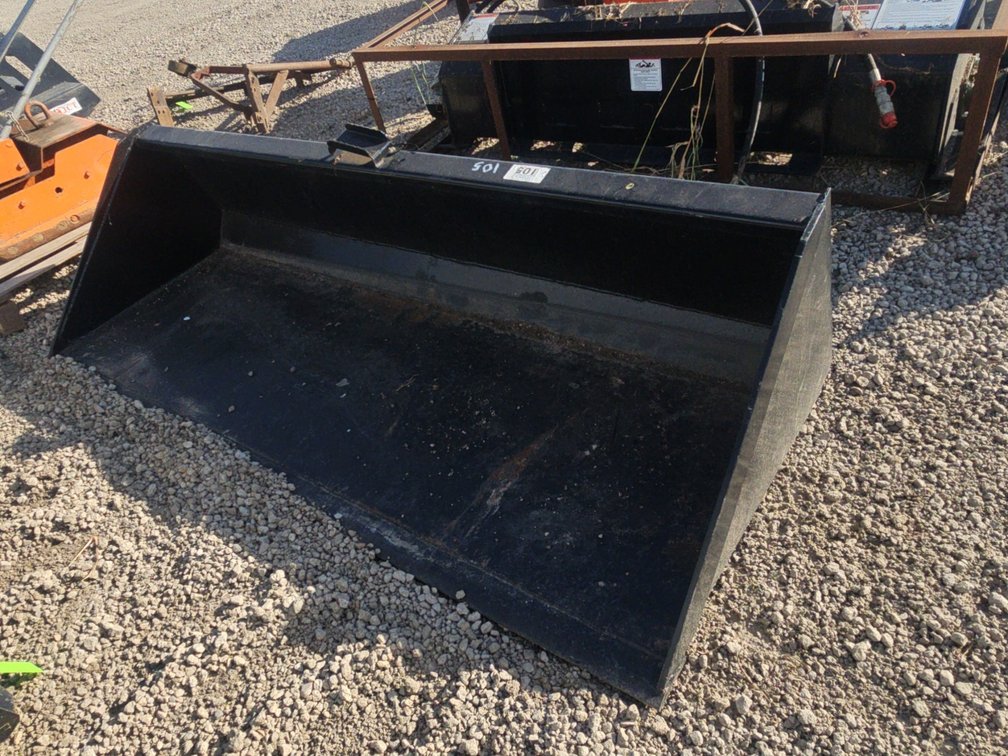 90" Skidsteer Bucket