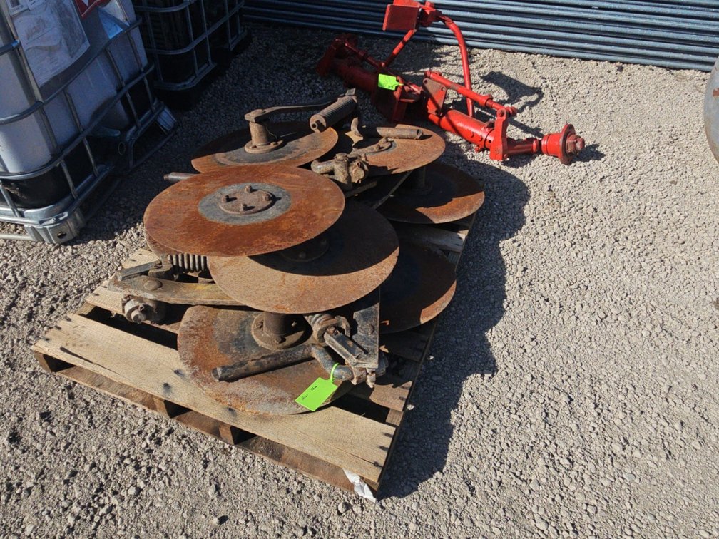 Pallet of coulters