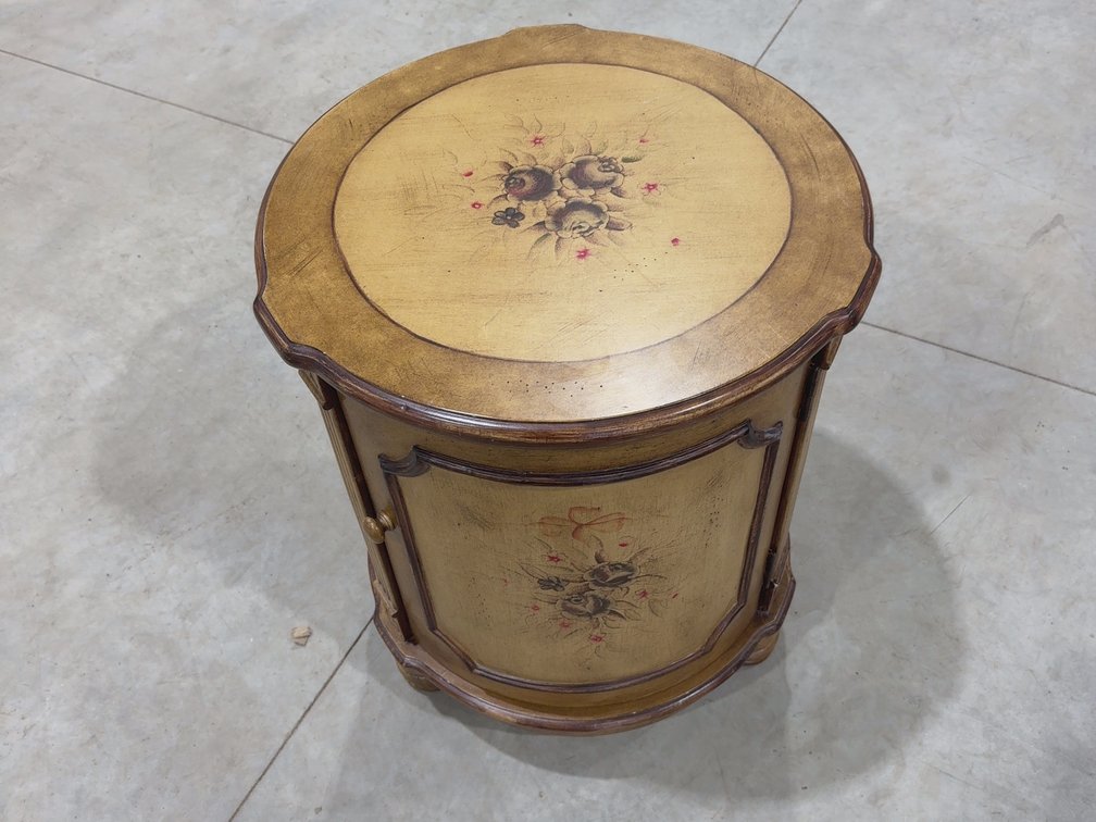 Round End table
