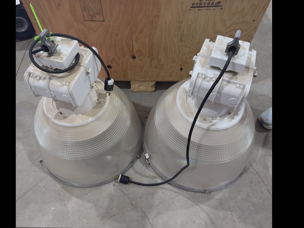 2 Industrial lights
