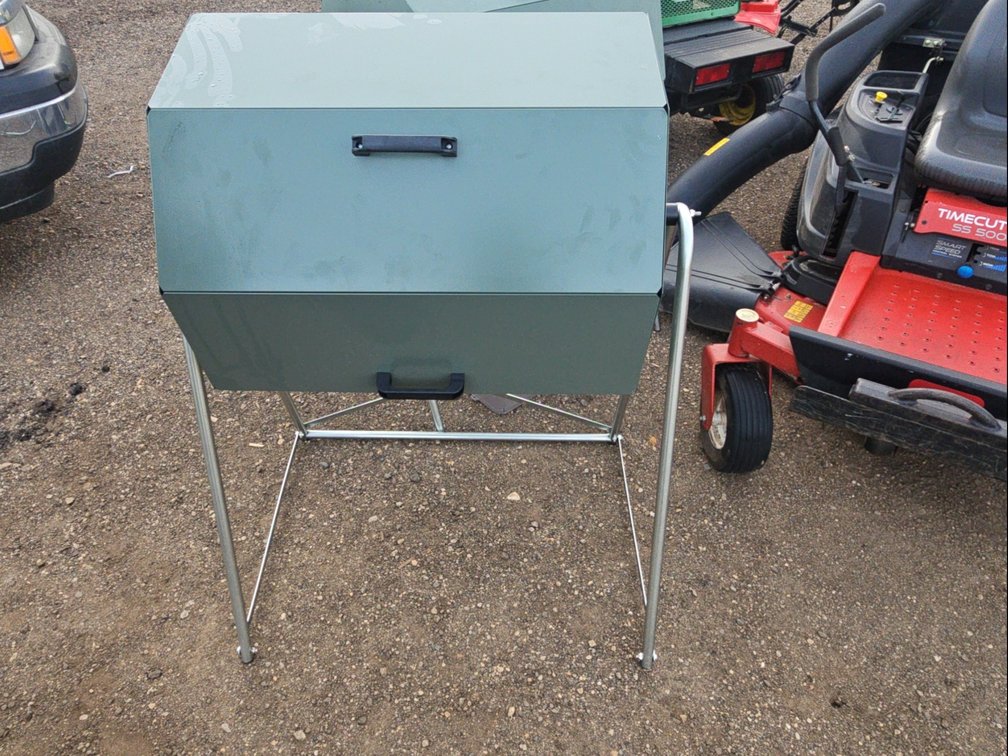 Compost tumbler