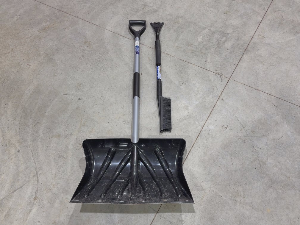 Snow Shovel & Ice Scraper/brush