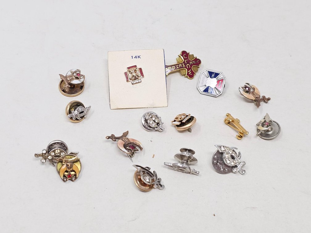 16 Lapel Pins