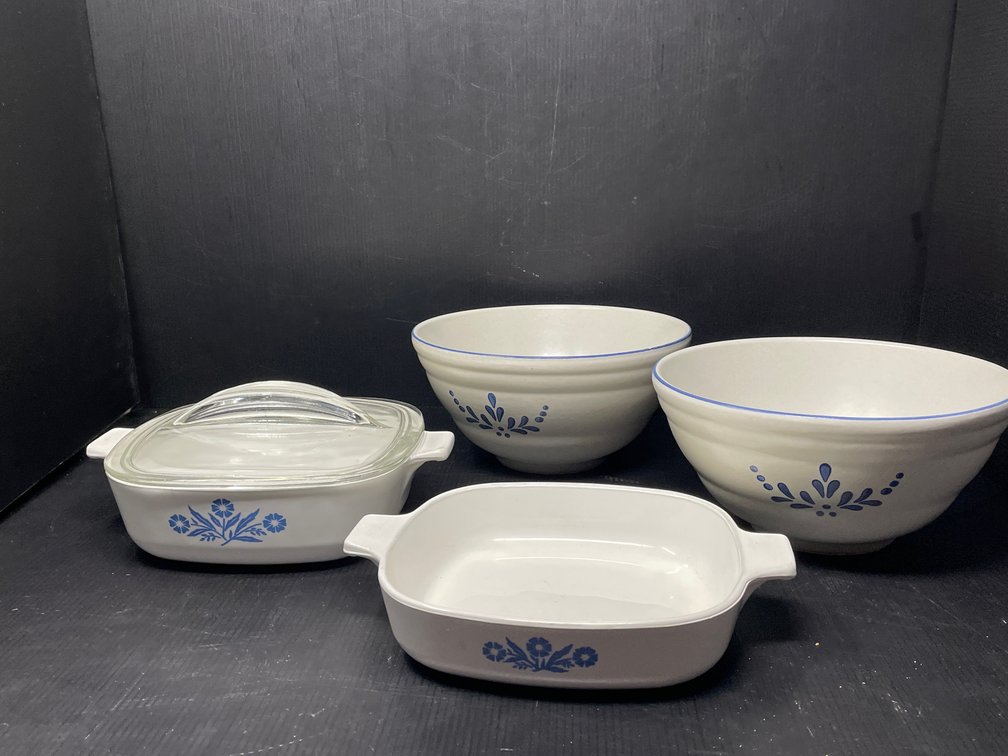 2 Pfaltzgraff Yorktowne Mixing Bowls and 2 Corning Ware Cornflower Blue Casseroles