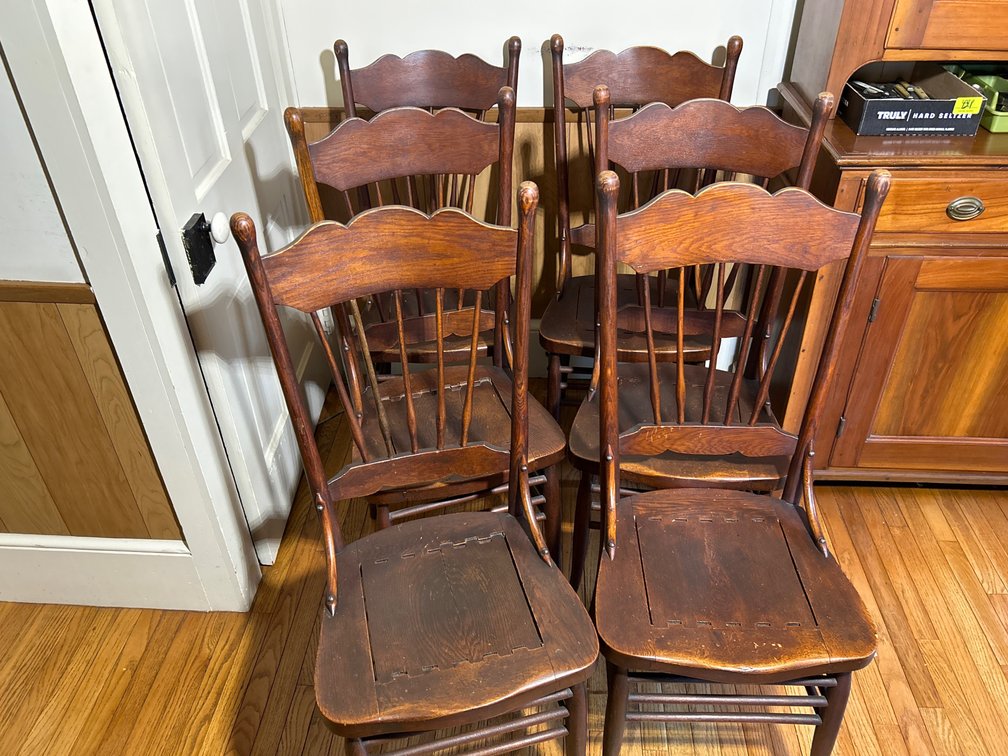 Set of 6 Dining Chairs with 1/2 Spindle Backs