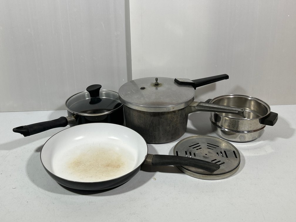 Cookware Lot- Skillet, Sauce Pans with Lids, Double Boiler Insert, Strainer