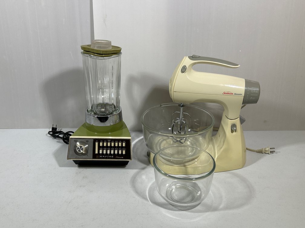 Waring Blender & Sunbeam Mixer with 2 Bowls, Beaters