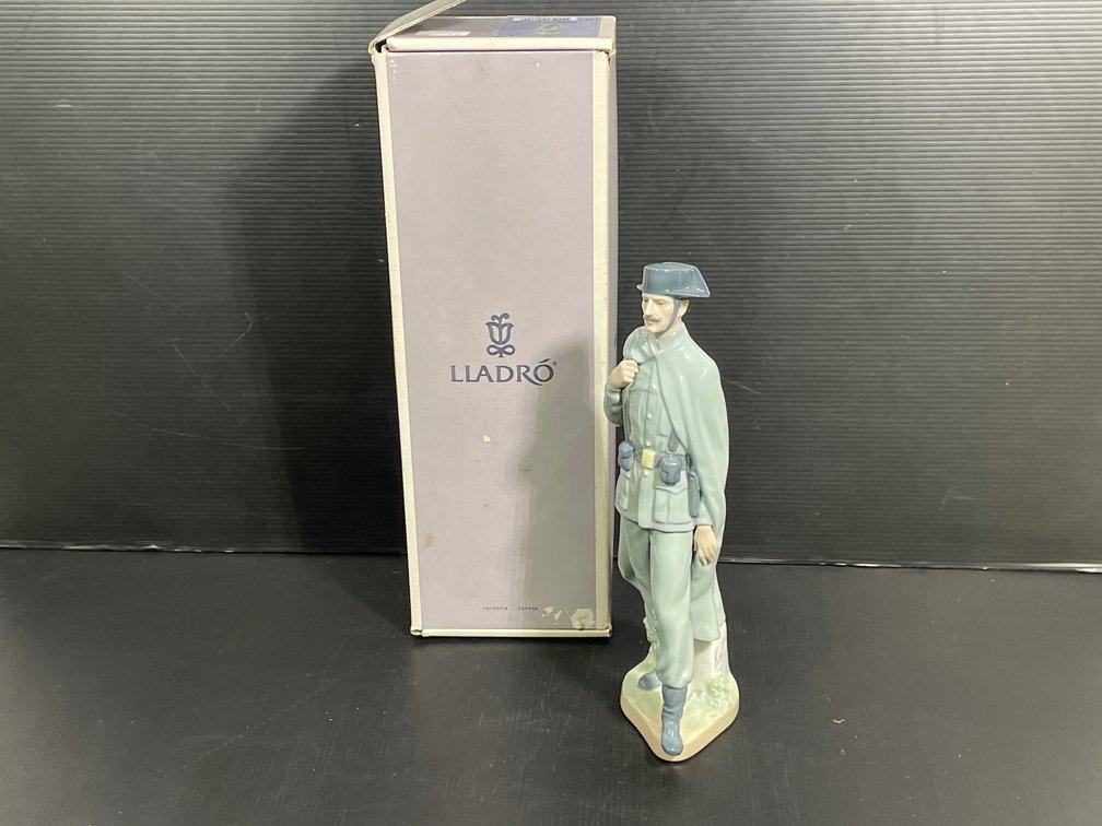 Lladro No. 01004889 Spanish Policeman, 1974, with Box