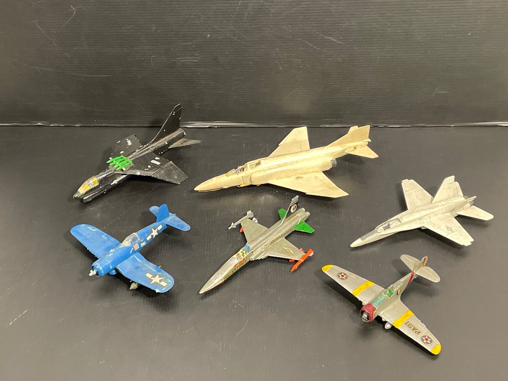 6 Model Airplanes, Jets