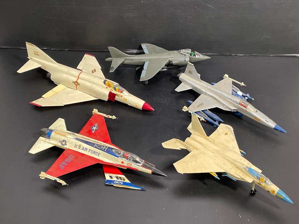 5 Fighter Jet Models- One has Tail Off, but Present