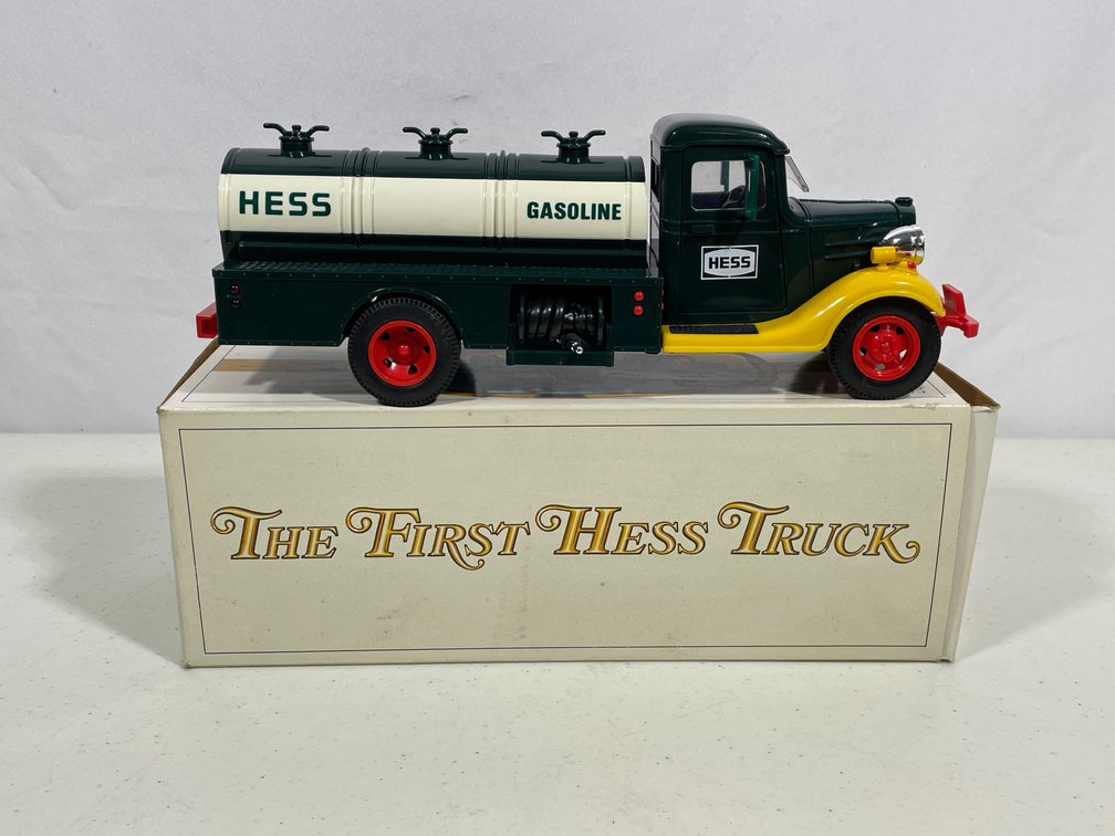 1980 Amerada Hess Tanker Truck with Original Box "The First Hess Truck"
