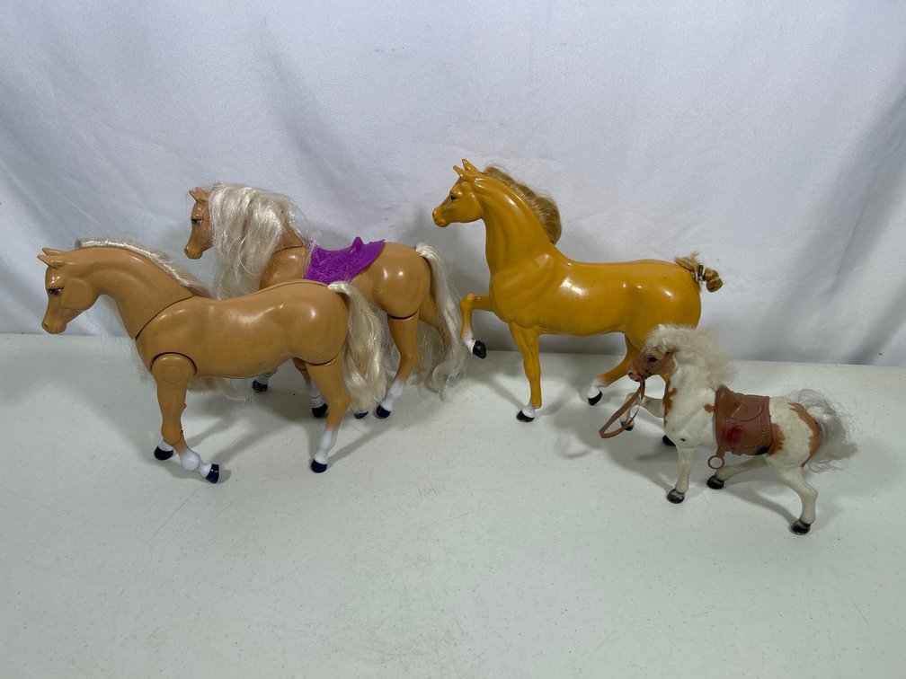 4 Horse Models- 2 are Stationary, 2 are Jointed