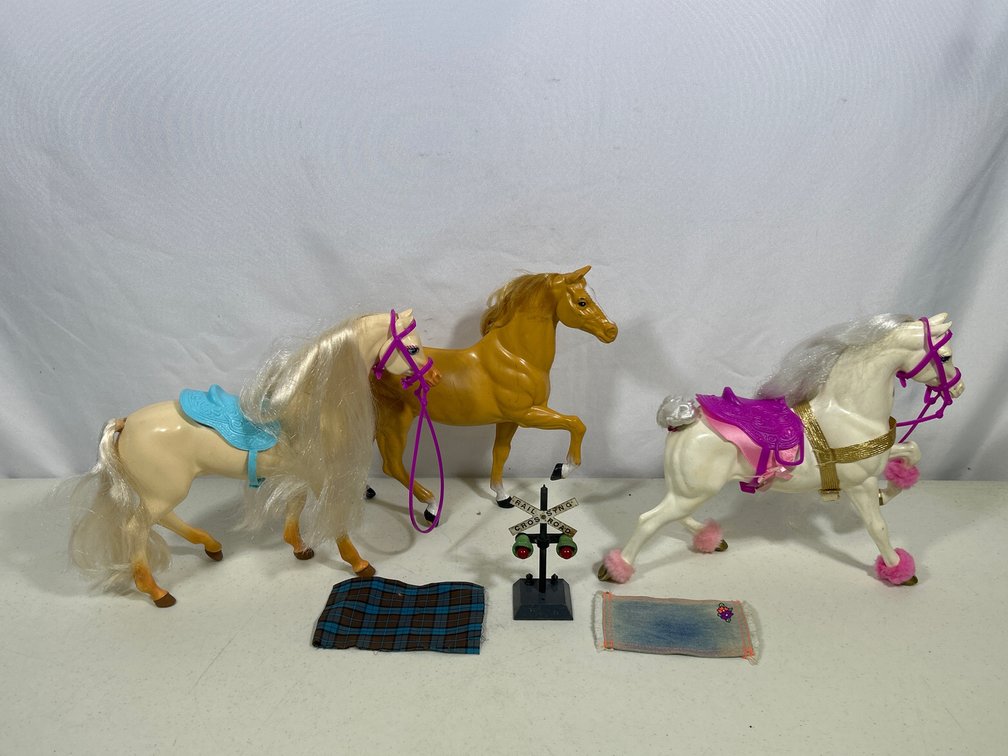 3 Horse Models, Blanket, Rug and Railroad Crossing