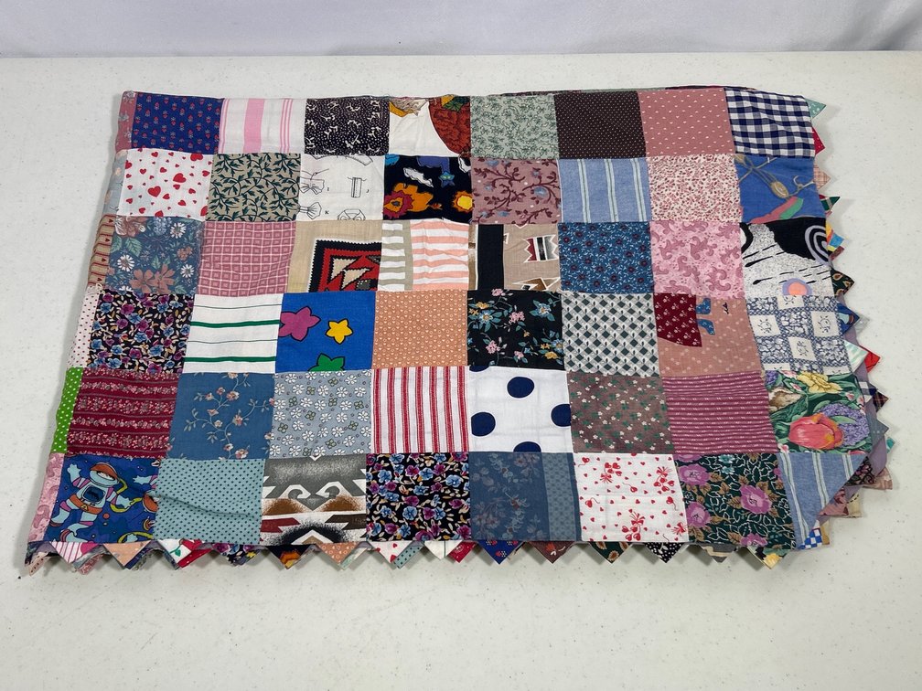 Patchwork Quilt with Sawtooth Edge