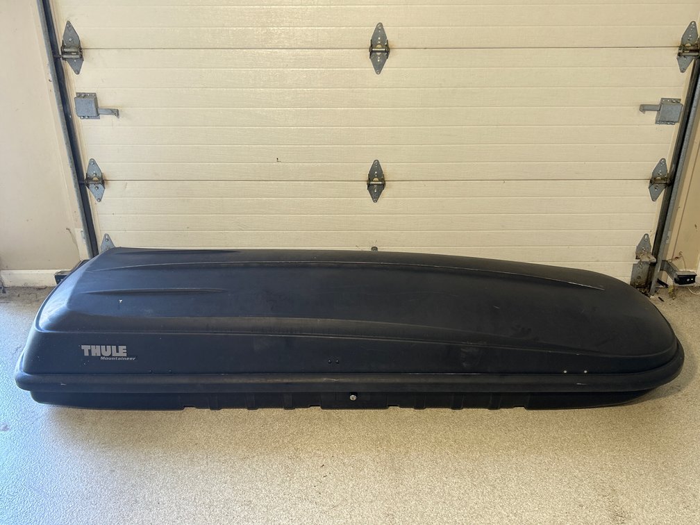 Thule Mountaineer Roof Top Cargo Box