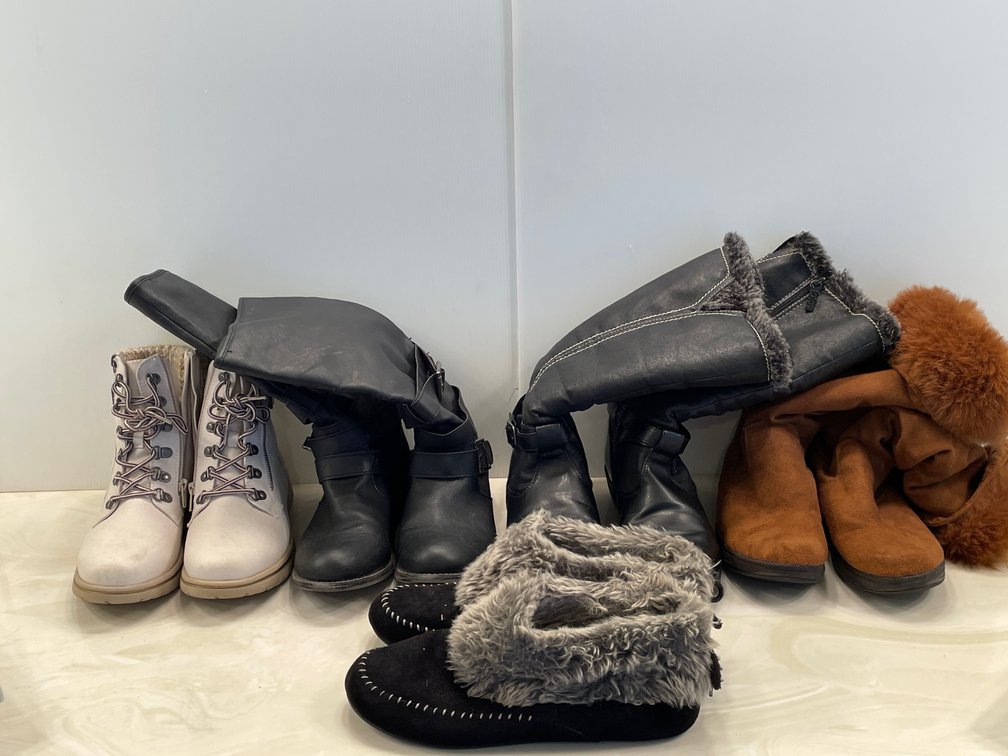 4 Pairs of Lady's Boots and Pair of Black/Fur Slipper