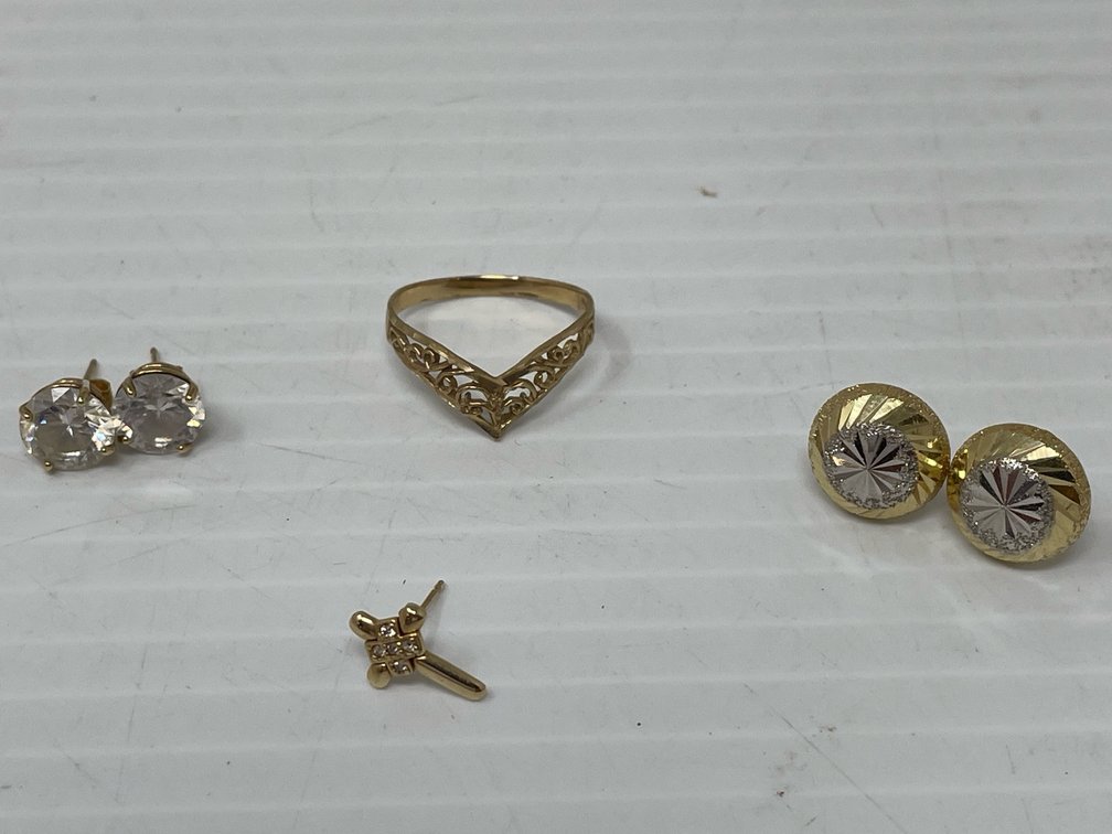 Grouping of Gold Jewelry