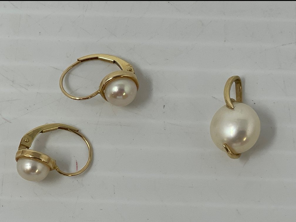 Pearl Pendant and Earrings