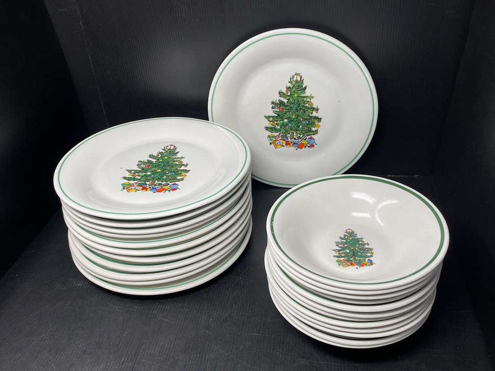 Fine Porcelain Christmas Tree Partial Dinner Service