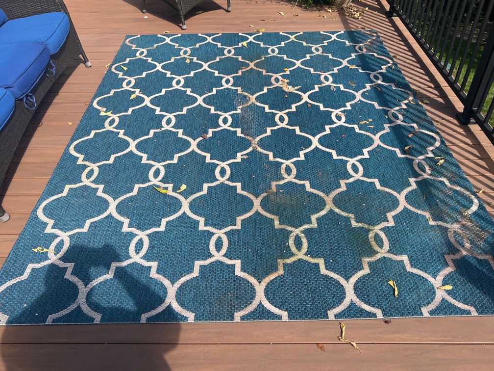 Blue & White Outdoor Rug in Geometric Pattern
