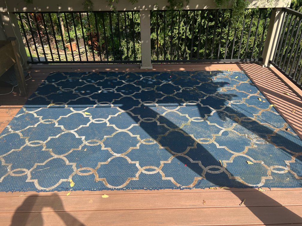 Blue & White Outdoor Rug in Geometric Pattern