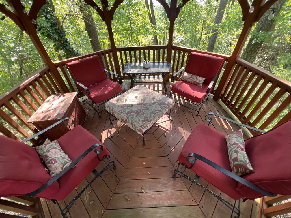 5 Piece Metal Framed Patio Set, Wicker/Glass Table and Wooden Stand