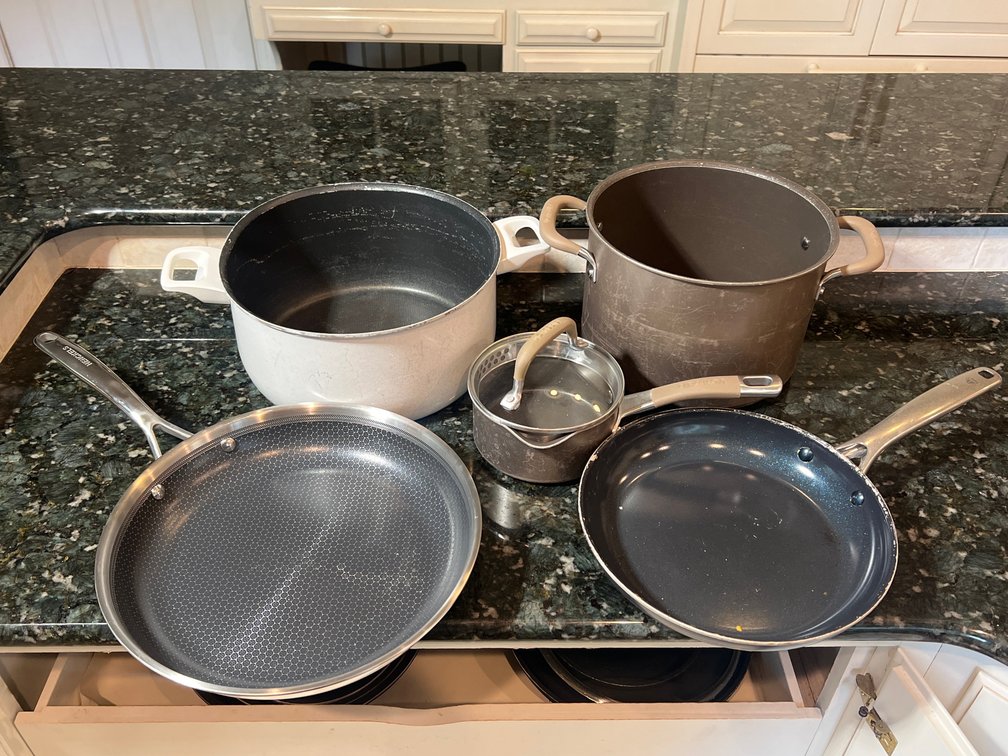 Assorted Cookware Pieces