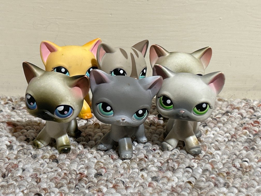 6 Hasbro Plastic Cat Figures