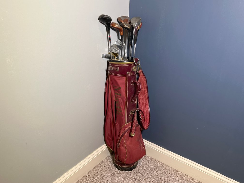 Max-Fli Golf Bag with Assorted Clubs