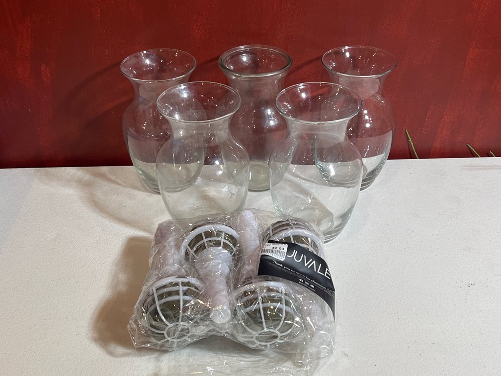 Juvale Bouquet Holders and 5 Glass Vases