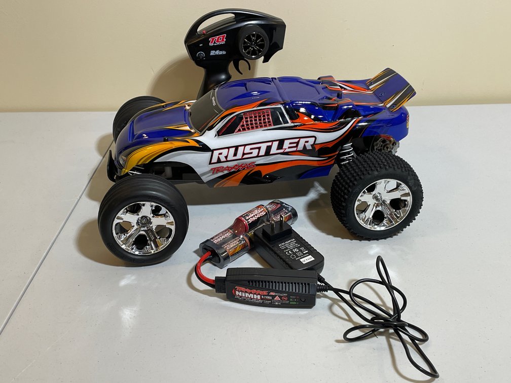 Traxxas Rustler Battery Operated Remote Control Car with Battery and Controller