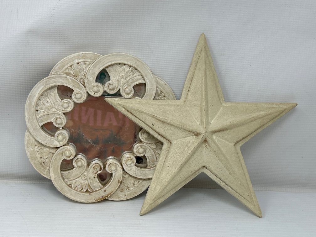 2 Pieces of Wall Decor- Interlocking "C" Frame, Garden Place Star