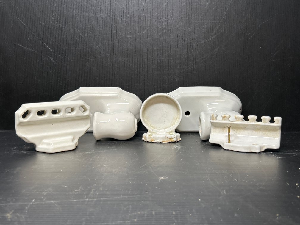 Porcelain Wall Mount Bathroom Accessory Pieces