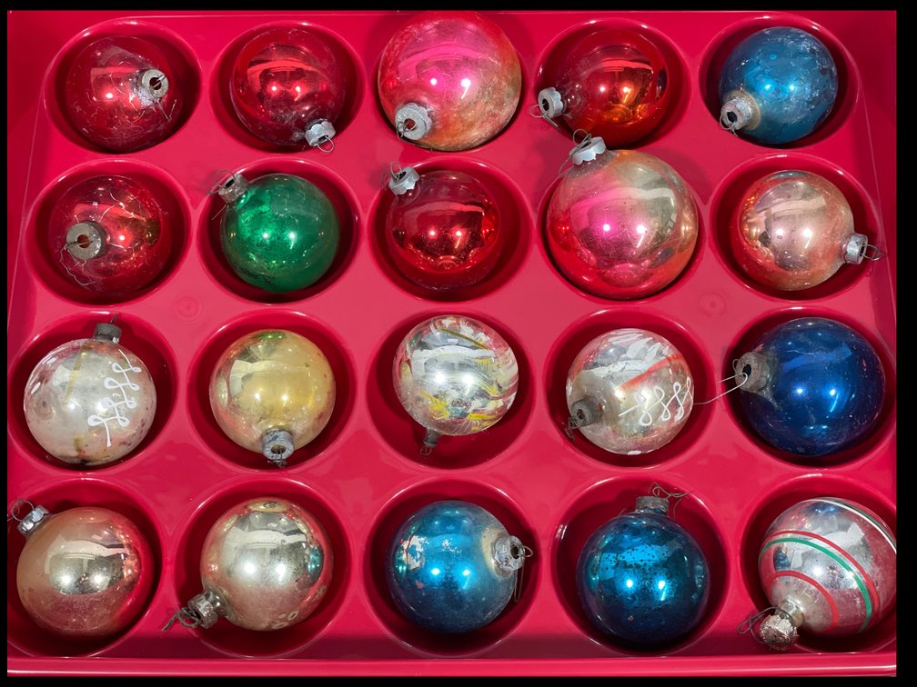Sterilite Ornament Keeper with Vintage Christmas Ornaments, 20 Pieces