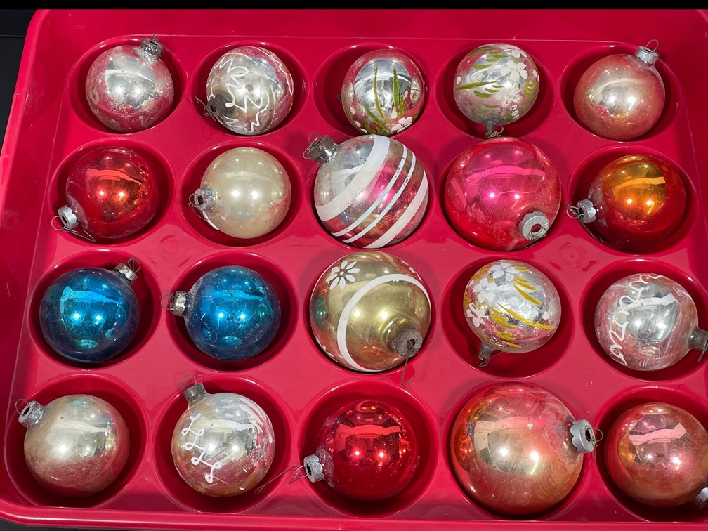 Sterilite Ornament Keeper with Vintage Christmas Ornaments, 20 Pieces
