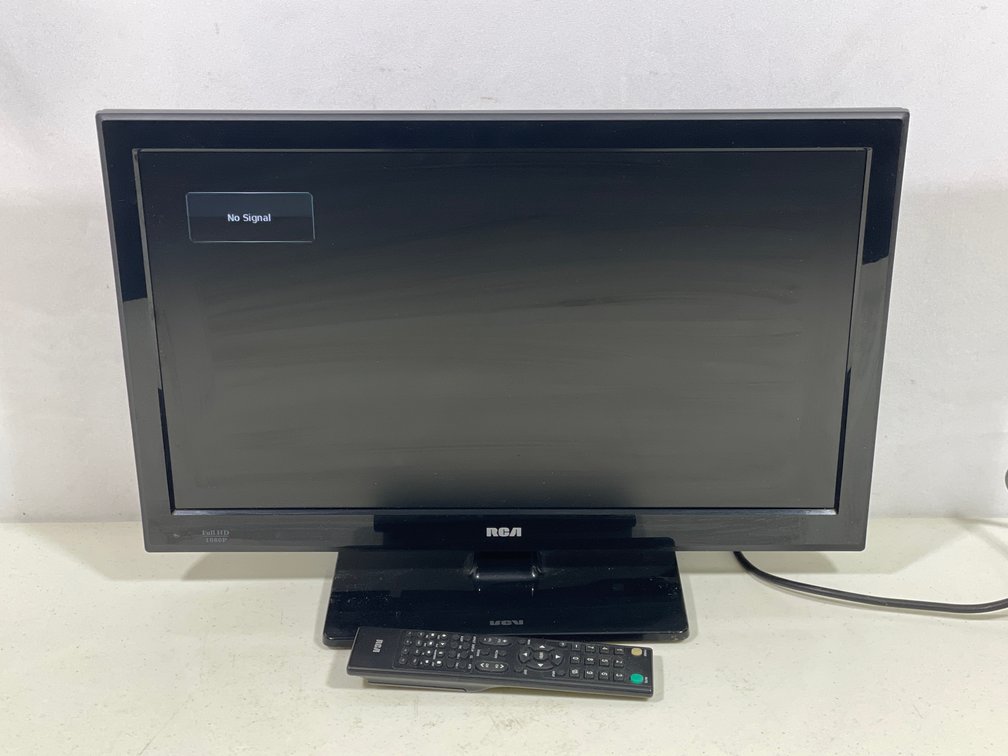 RCA 21-1/2" Flat Screen TV with Built-In DVD Player