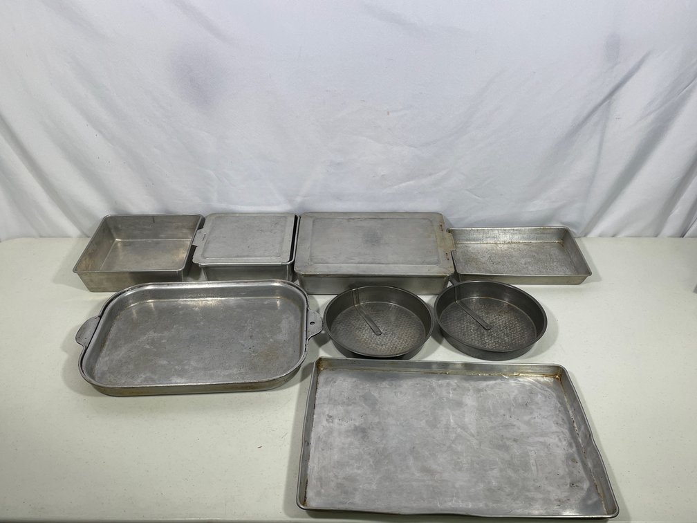 Metal Bakeware Lot- Cake Pans, Baking Sheets, Baking Tray