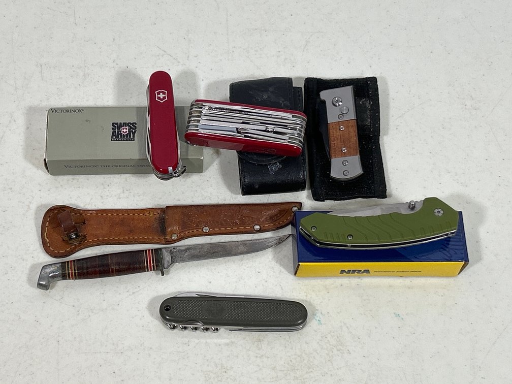 Grouping of Knife, Pocket Knives, Multi-Blade Knives