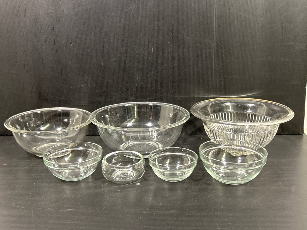 2 Pyrex & Other Glass Mixing Bowls, 4 Smaller Glass Bowls