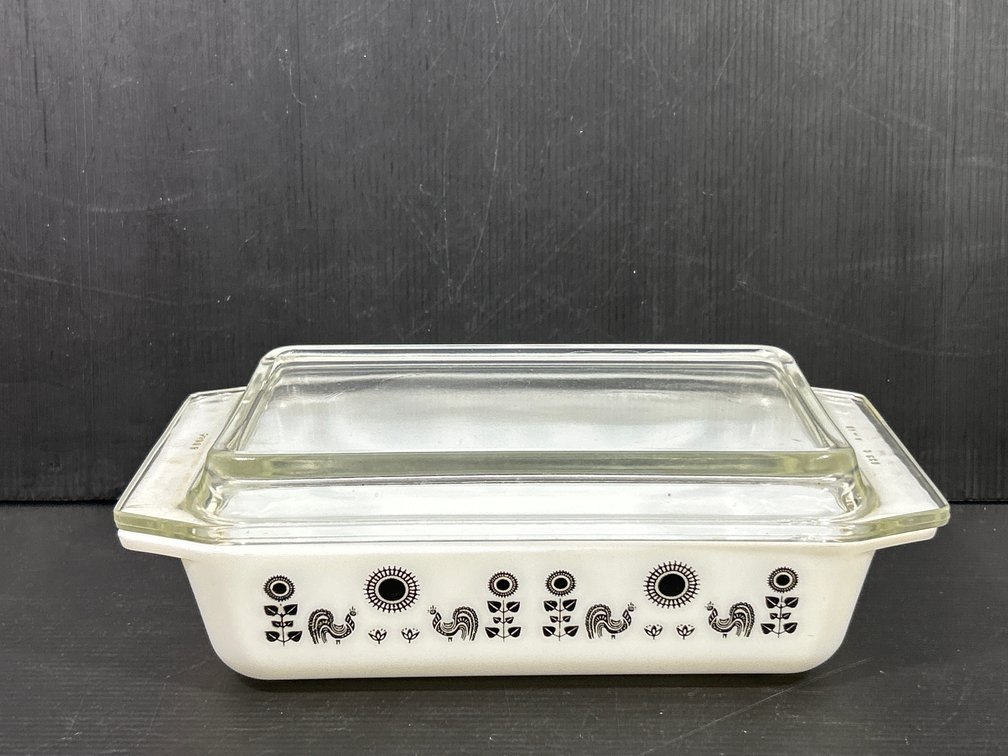 Pyrex "Black Baking Dish with Clear Glass Lid