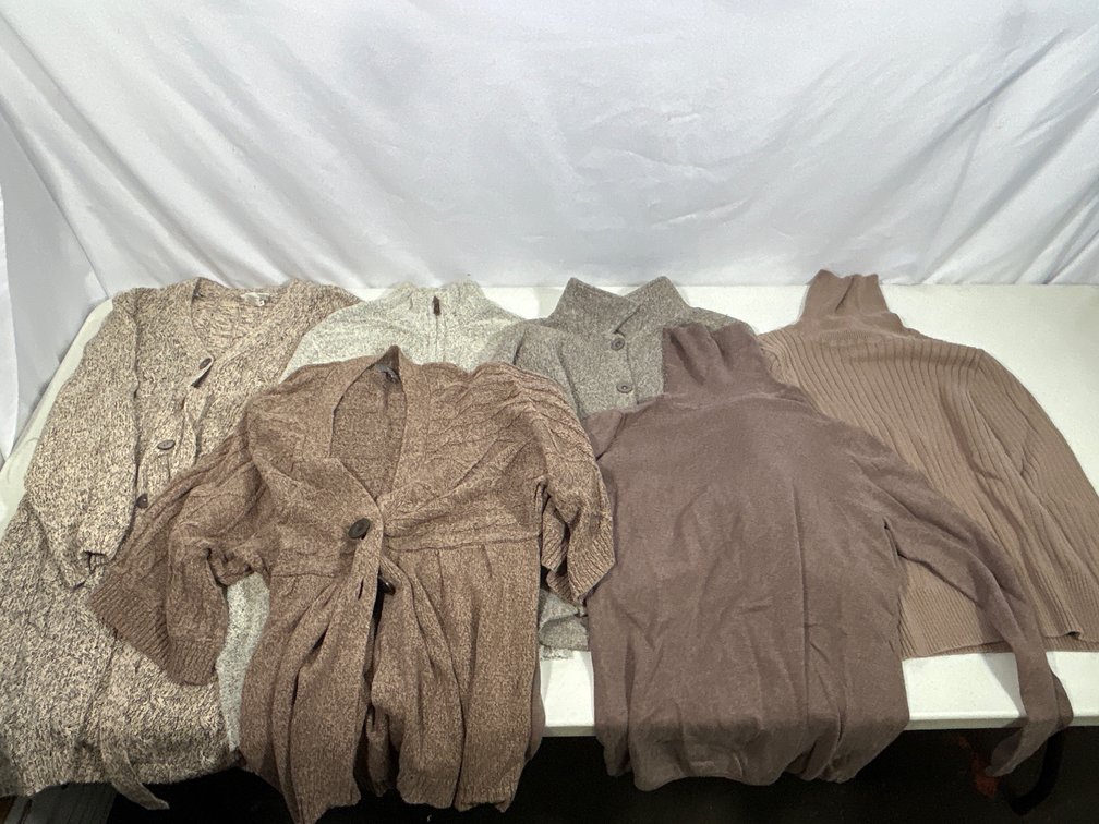 Lady's Cardigan & Pullover Sweaters