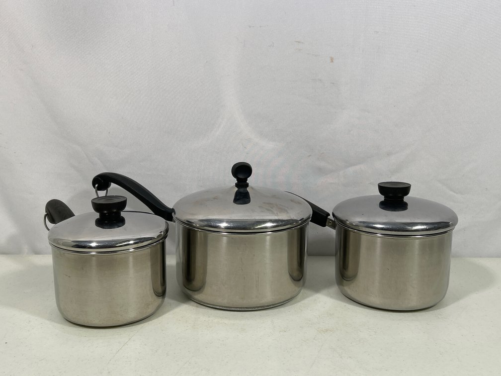 3 Lidded Stainless Steel Sauce Pans
