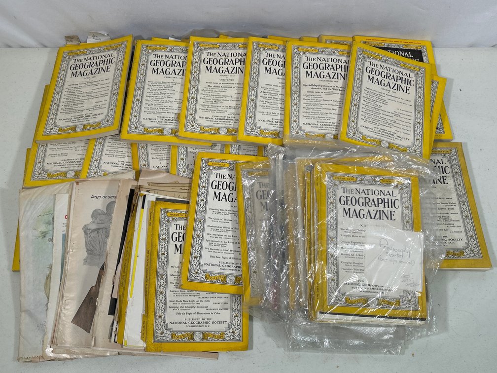 Lot of Vintage National Geographic Magazines, Loose Pages